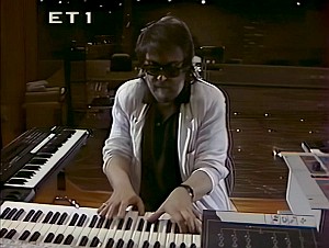 EktaktiEkdosiStill02